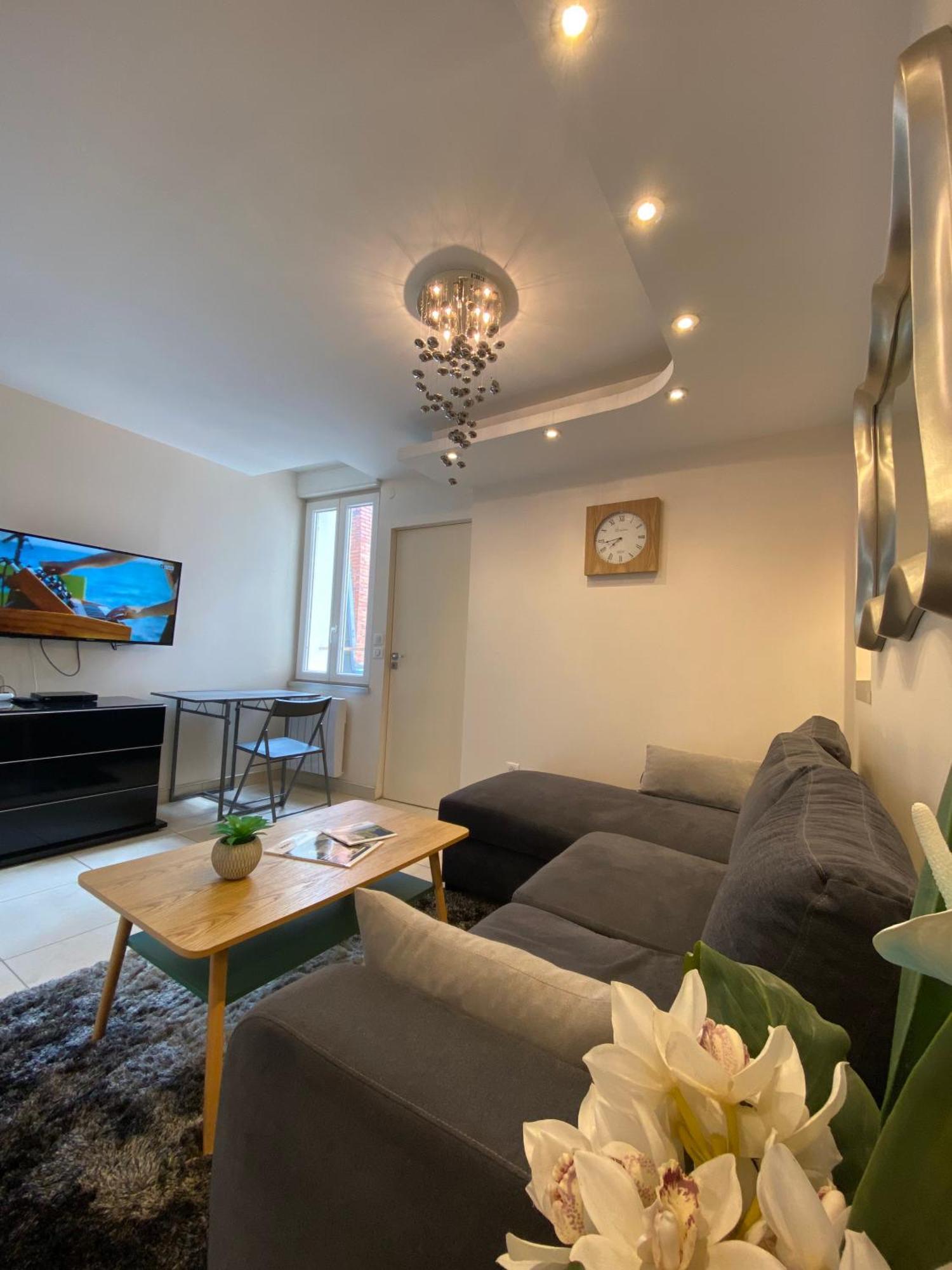 Résidence DESCHAMPS Montluçon Extérieur photo