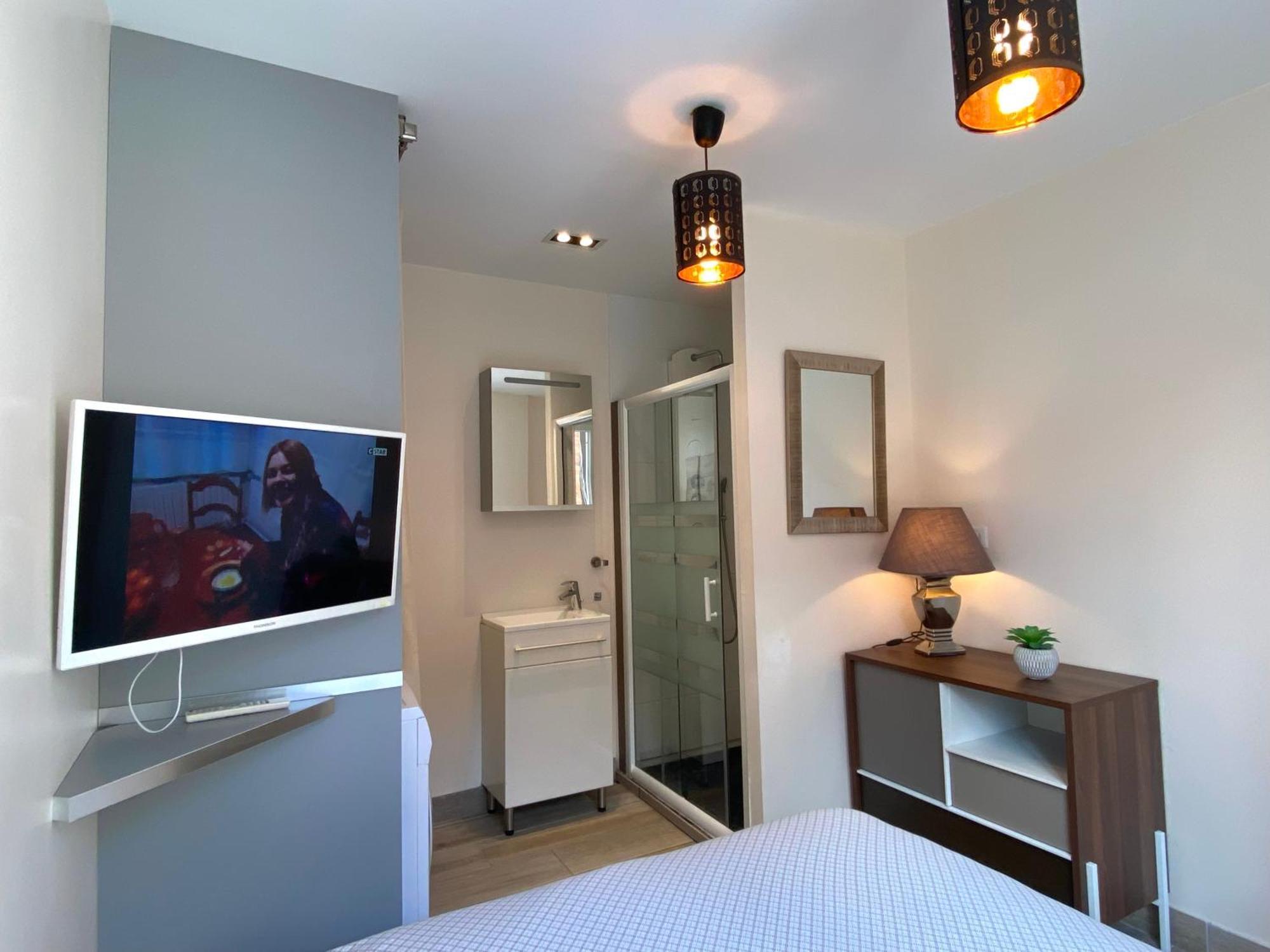 Résidence DESCHAMPS Montluçon Extérieur photo