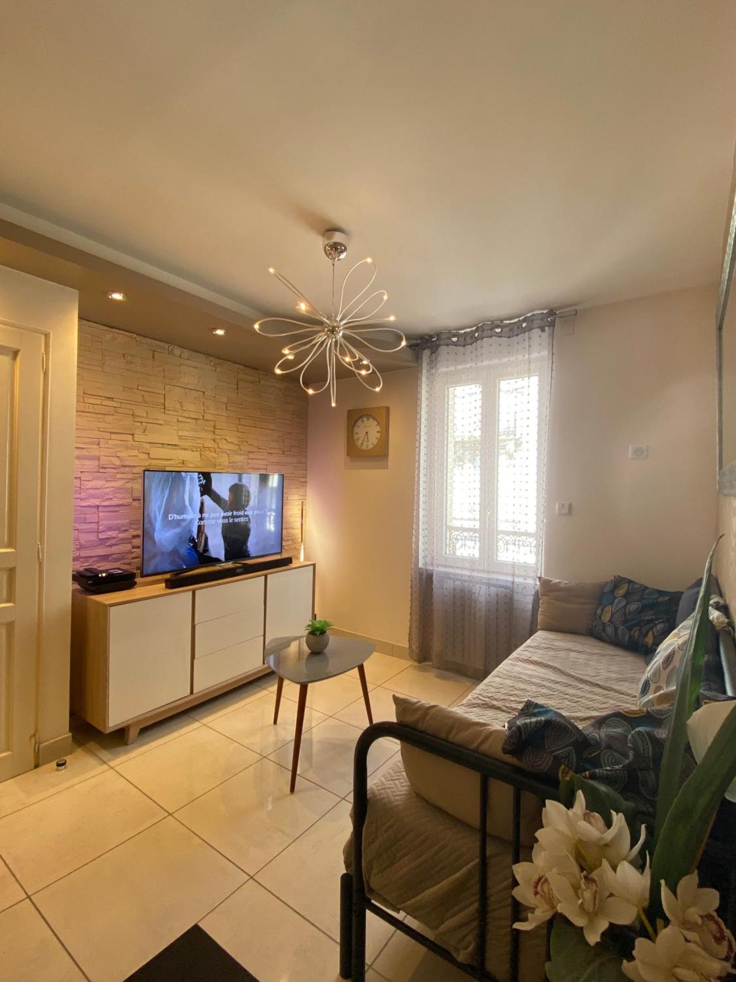 Résidence DESCHAMPS Montluçon Extérieur photo
