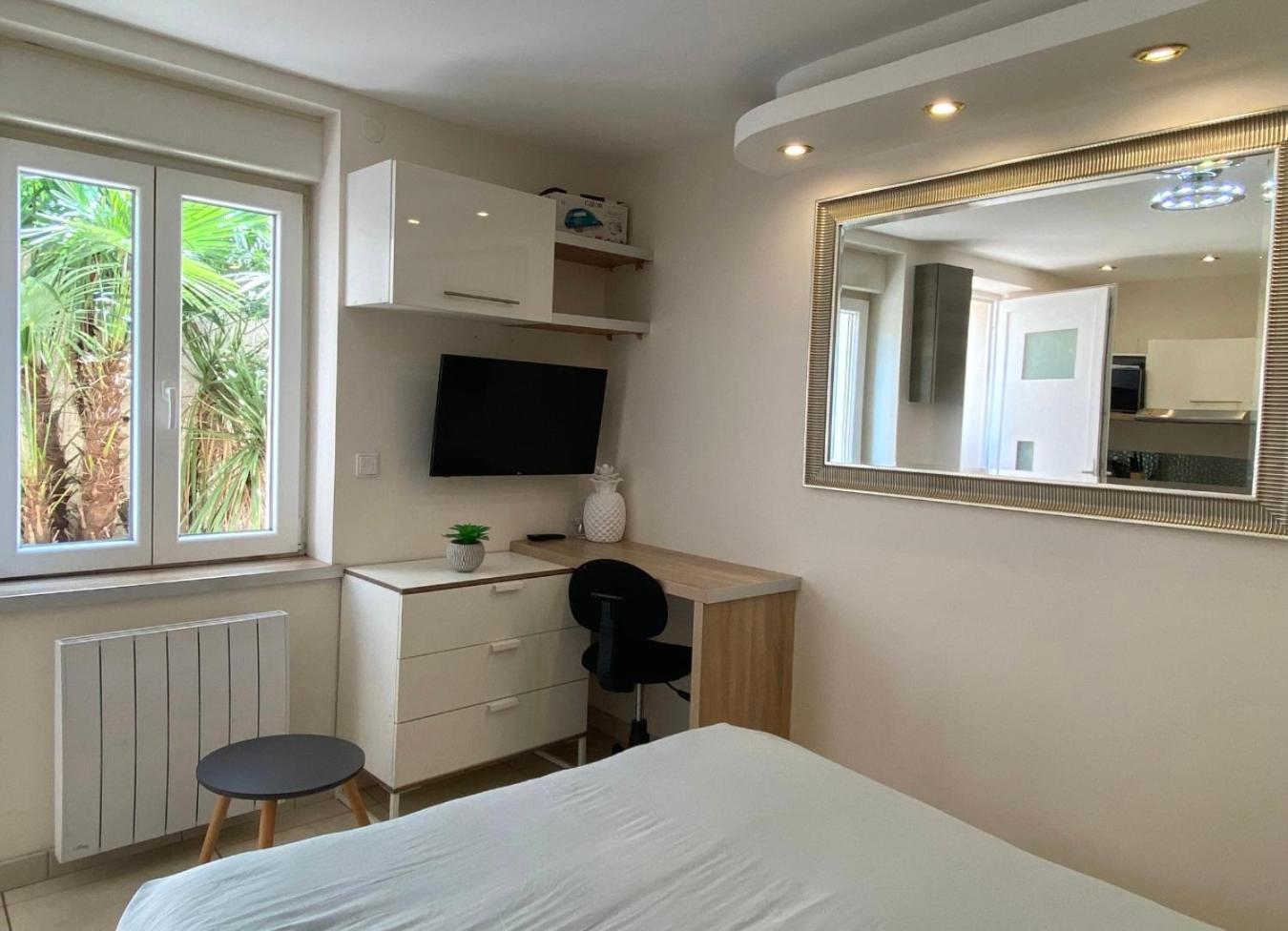Résidence DESCHAMPS Montluçon Extérieur photo