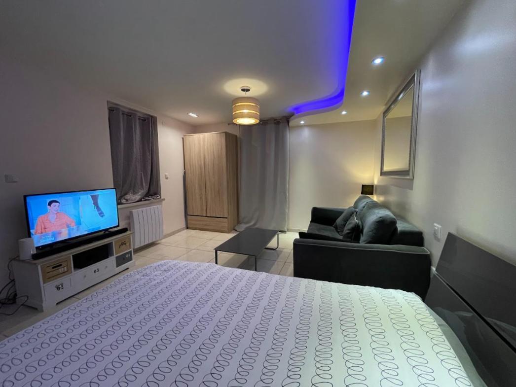Résidence DESCHAMPS Montluçon Extérieur photo